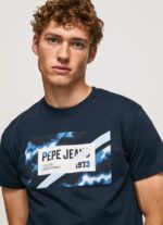 ⁦גברים 4N8XB956 Pepe Jeans dulwich חולצת כותנה בהדפס דגלים⁩ – תמונה ⁦3⁩
