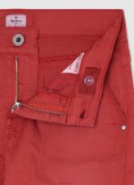 ⁦יֶלֶד 4N8XB1693 Pepe Jeans סטודיו אדום מכנסי צ'ינו בכושר רגיל⁩ – תמונה ⁦3⁩