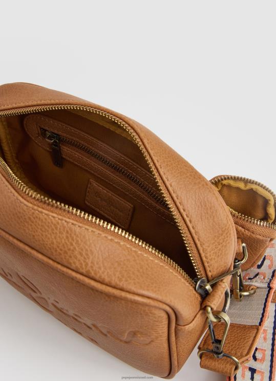 ⁦נשים 4N8XB714 Pepe Jeans גָמָל תיק crossbody מקסי עם לוגו מובלט⁩ – תמונה ⁦3⁩